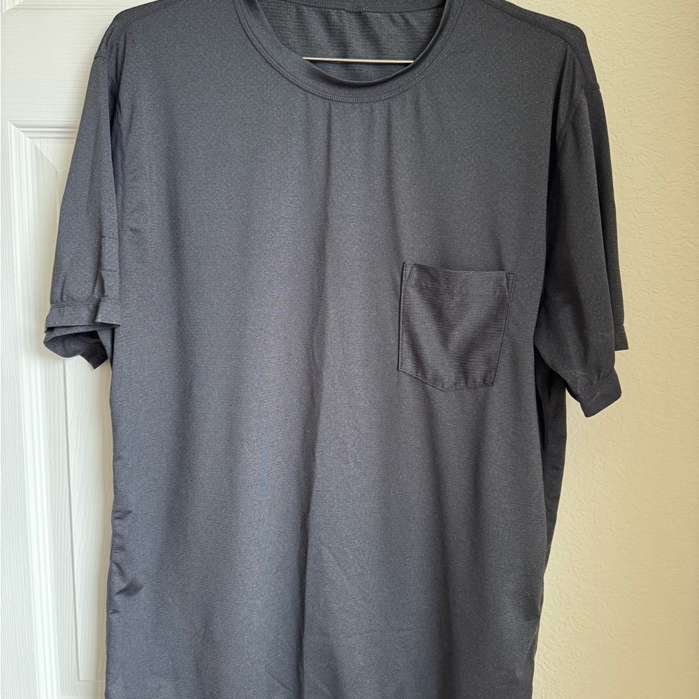 Vuori black tradewind performance tee